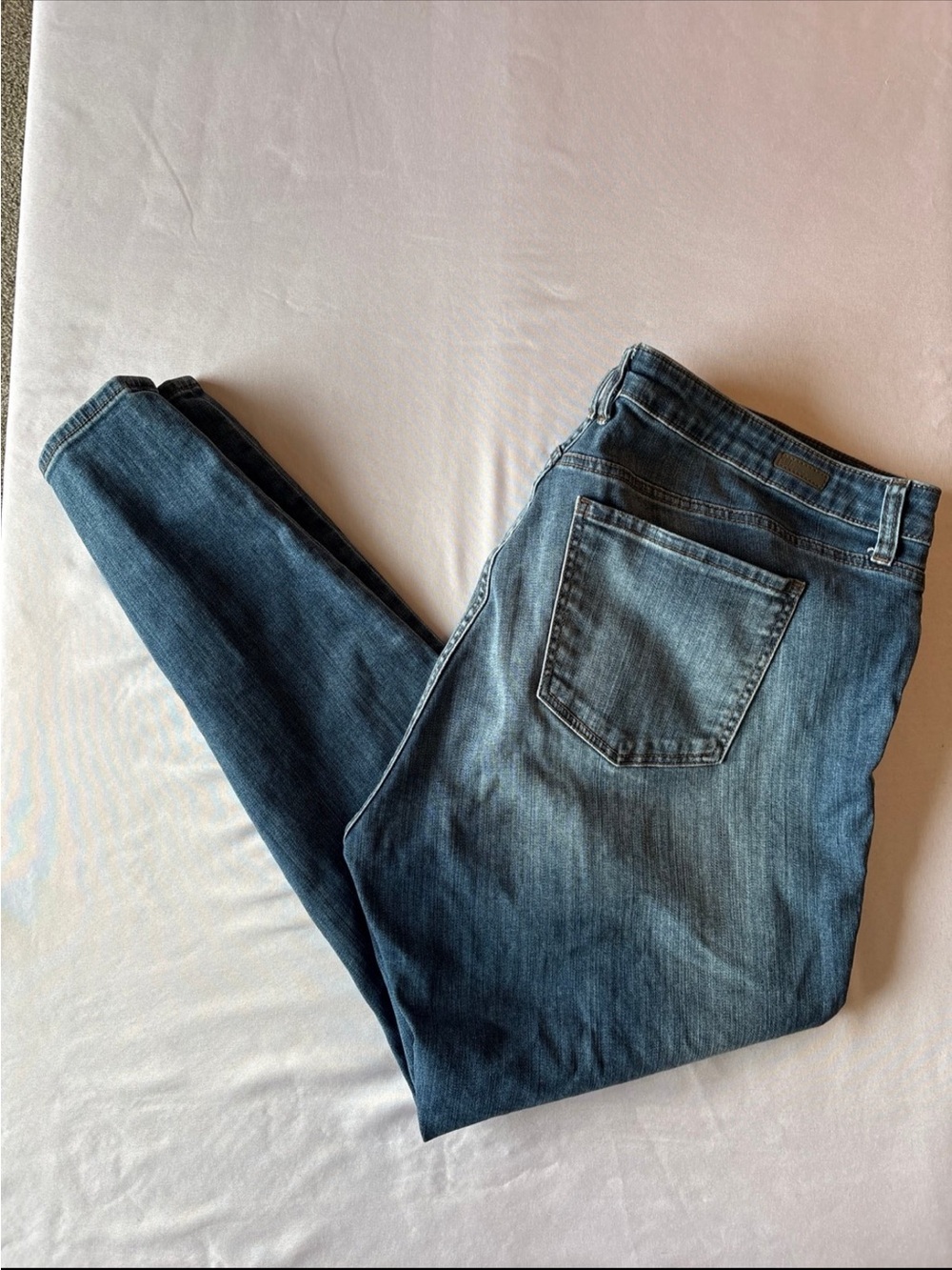 Kut from the Kloth Womens Skinny Jeans in Medium Blue Wash